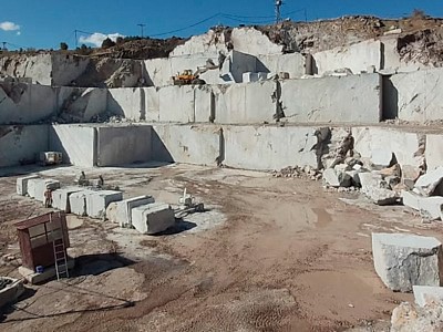 iris-black-quarry.jpg August 19, 2023 233 KB 1680 by 600 pix